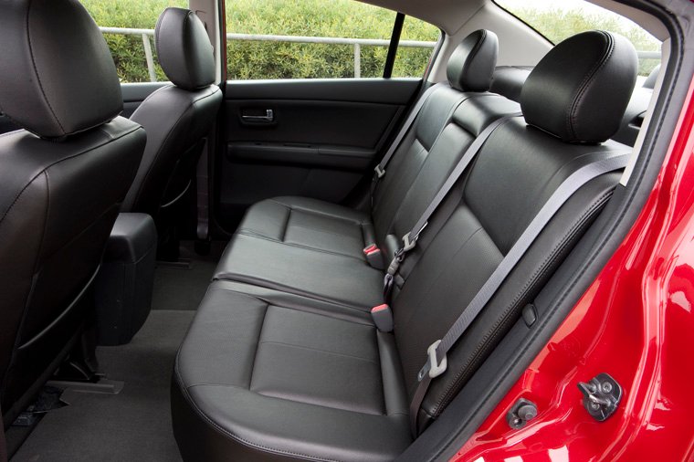 2010 Nissan Sentra 2.0 SL Rear Seats Picture
