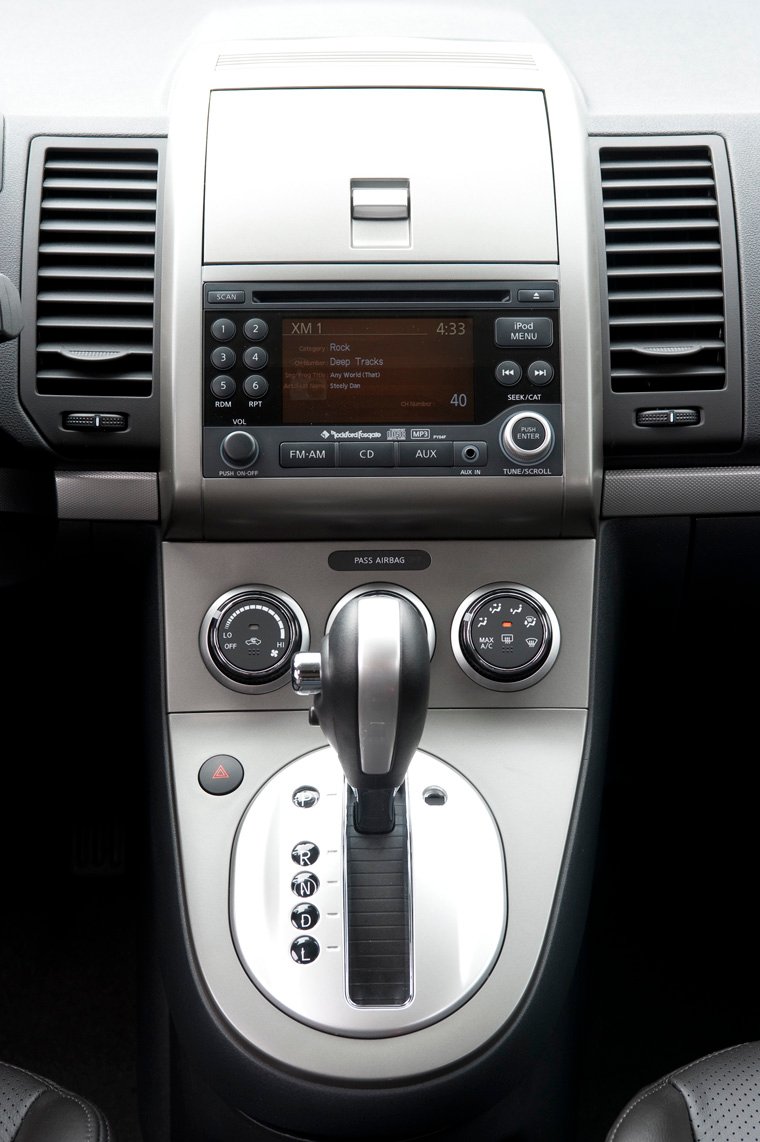 2010 Nissan Sentra 2.0 SL Center Stack Picture
