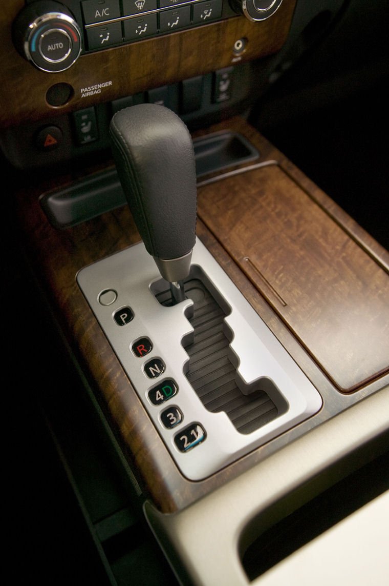 2009 Nissan Titan Crew Cab Gear Lever Picture