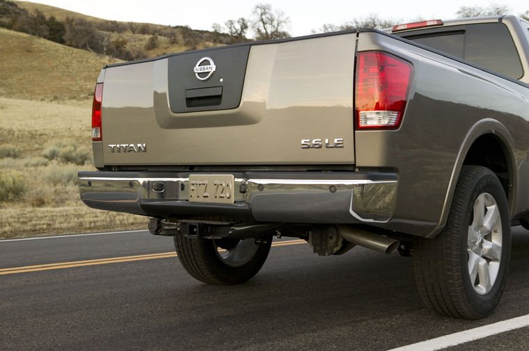 2010 Nissan Titan Crew Cab Tail Light Picture