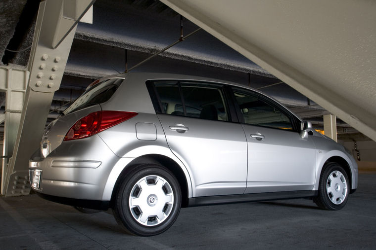 2007 Nissan Versa Hatchback Picture