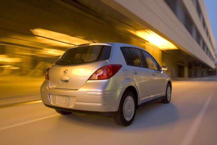2008 Nissan Versa Hatchback Picture