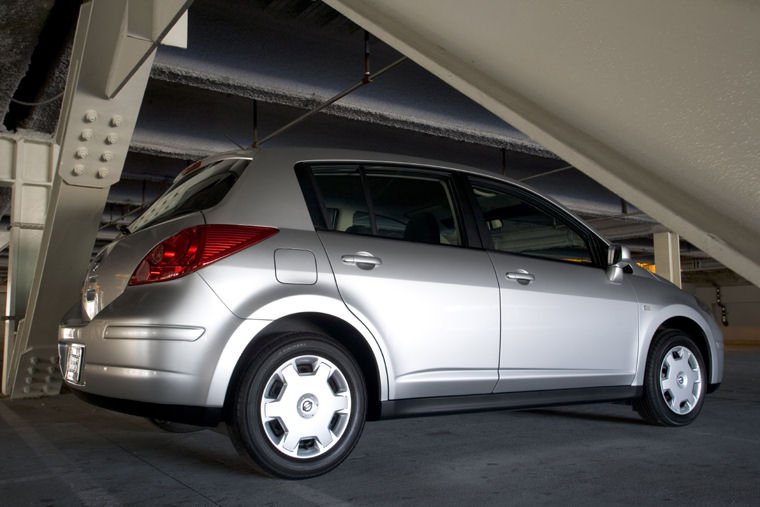 2009 Nissan Versa Hatchback Picture