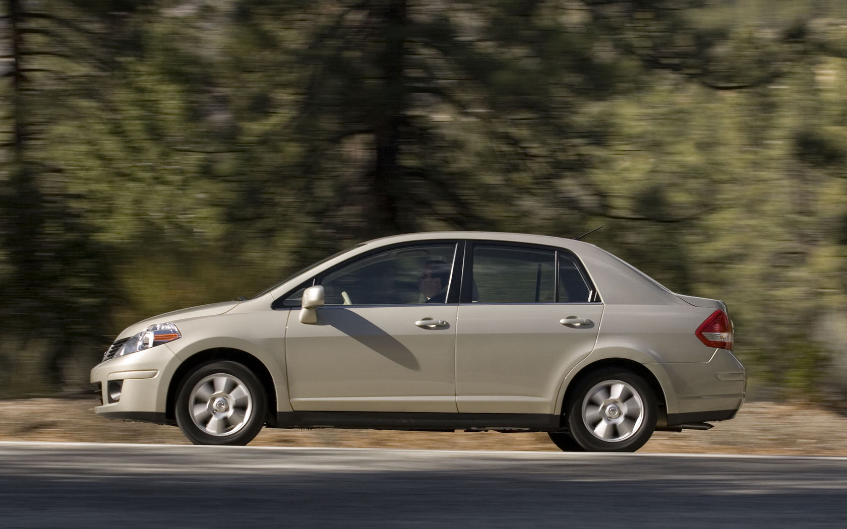 Nissan Versa Desktop Wallpaper