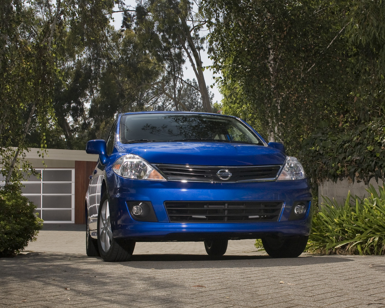 Nissan Versa Desktop Wallpaper
