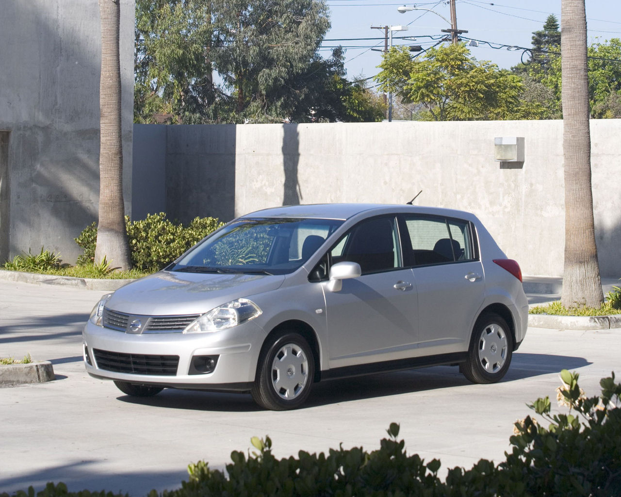 Nissan Versa Desktop Wallpaper