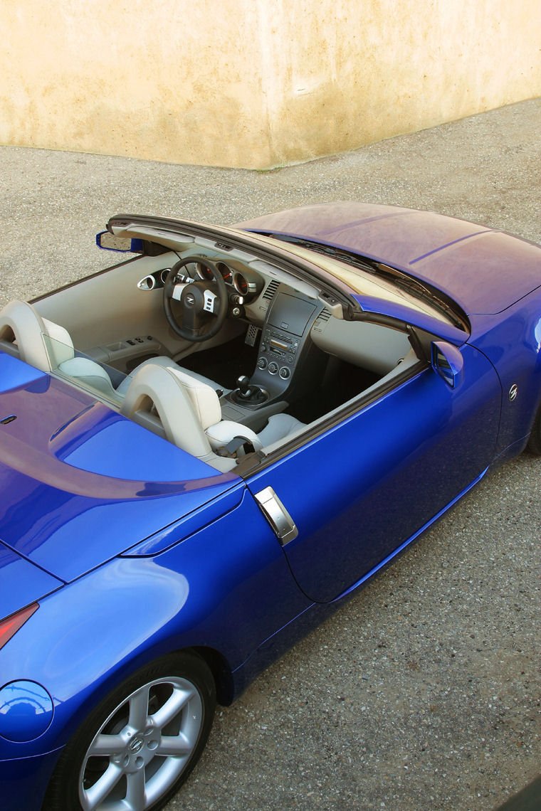 2004 Nissan Z Roadster Picture