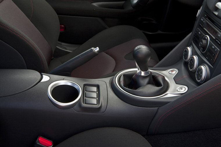 2010 NISMO 370Z Center Console Picture
