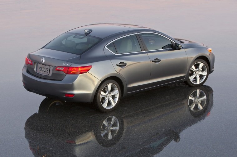 2013 Acura ILX Sedan 2.0 Picture