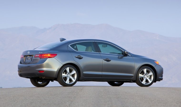 2013 Acura ILX Sedan 2.0 Picture