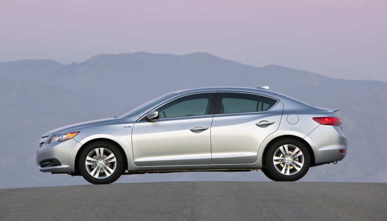 2013 Acura ILX Sedan 1.5 Hybrid Picture