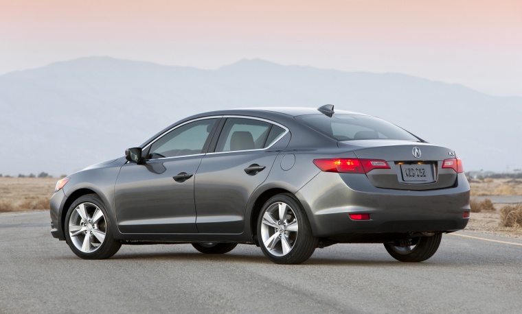 2013 Acura ILX Sedan 2.0 Picture