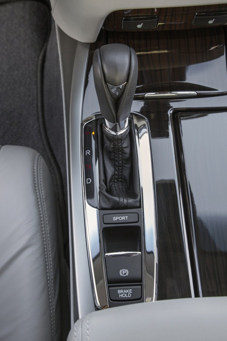 2014 Acura RLX Gear Lever Picture