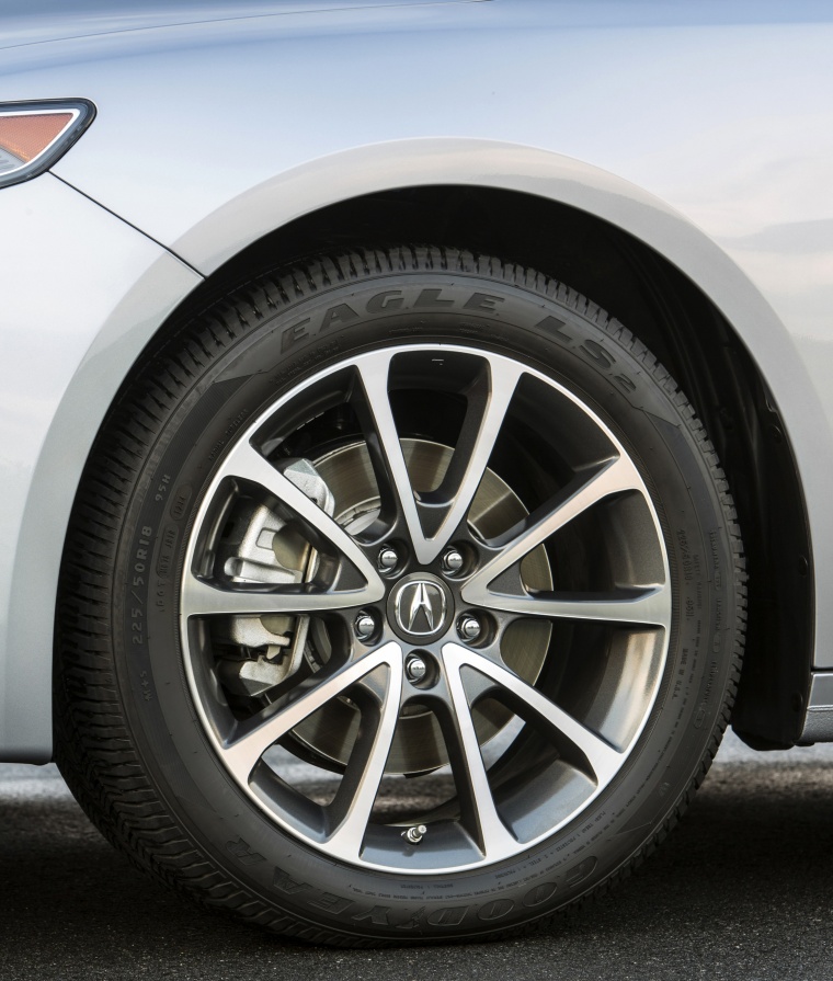 2015 Acura TLX V6 SH-AWD Rim Picture