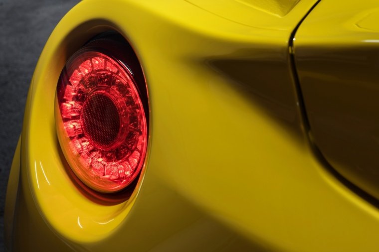 2015 Alfa Romeo 4C Spider Tail Light Picture
