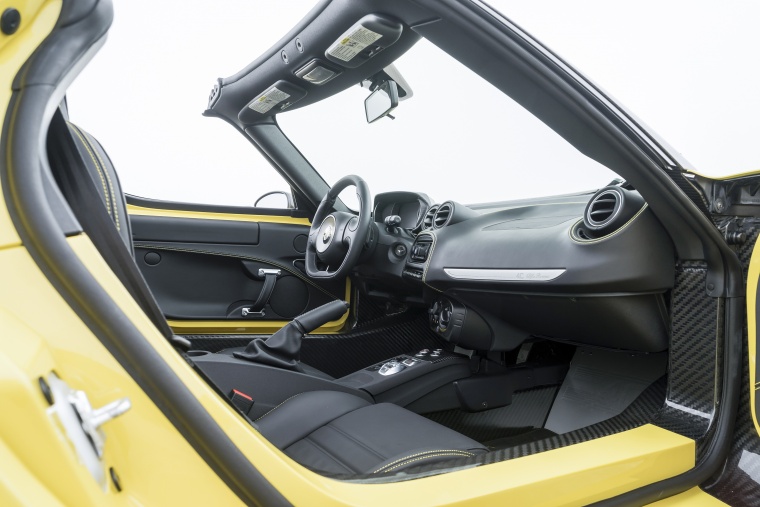 2015 Alfa Romeo 4C Spider Front Seats Picture