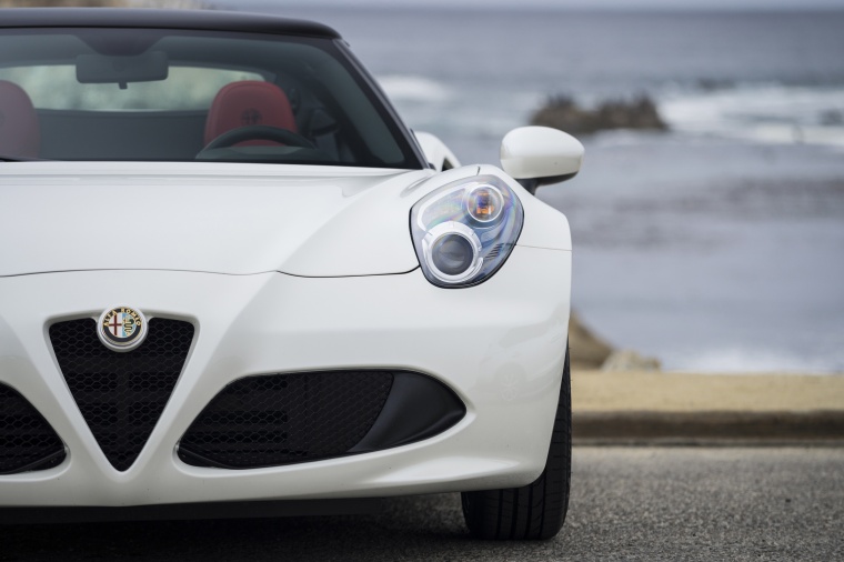 2015 Alfa Romeo 4C Spider Headlight Picture