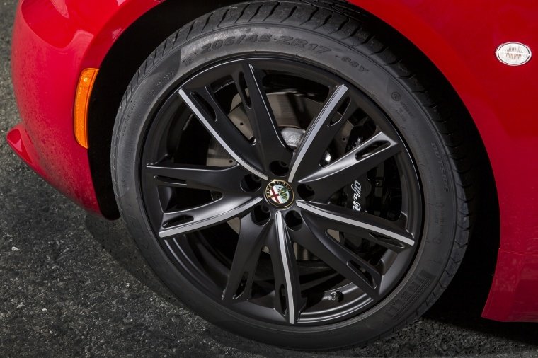 2016 Alfa Romeo 4C Coupe Rim Picture