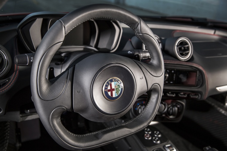 2016 Alfa Romeo 4C Coupe Steering-Wheel Picture