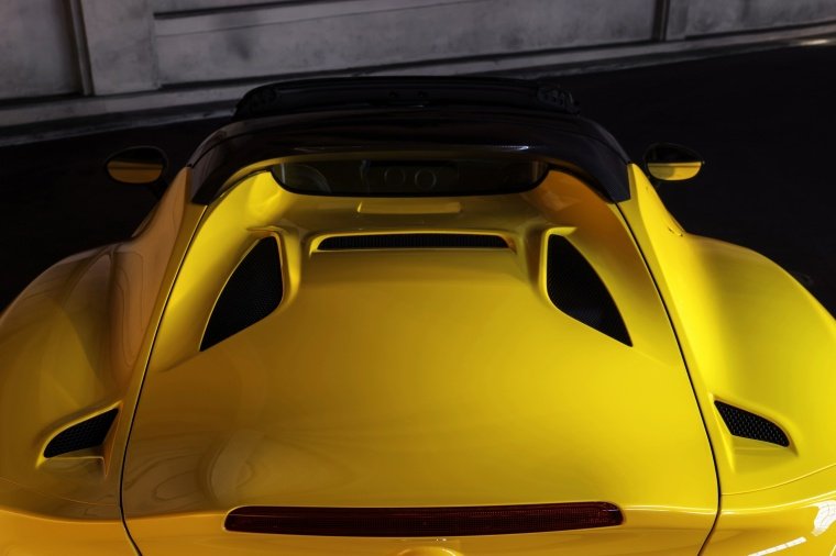 2018 Alfa Romeo 4C Spider Engine Cover Picture