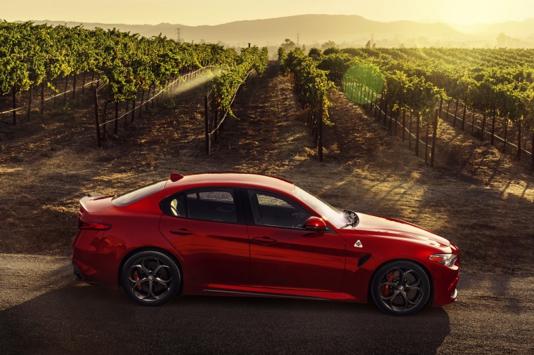 2017 Alfa Romeo Giulia Quadrifoglio Picture