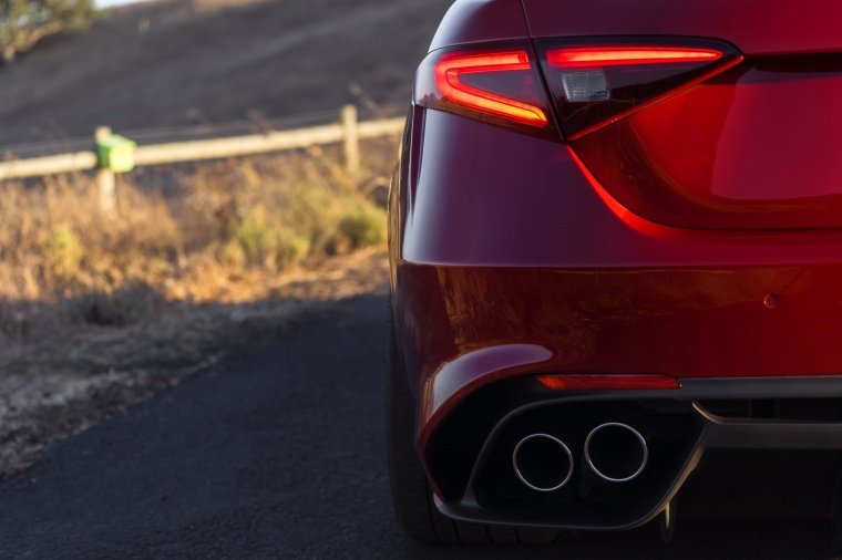 2017 Alfa Romeo Giulia Quadrifoglio Tail Light Picture