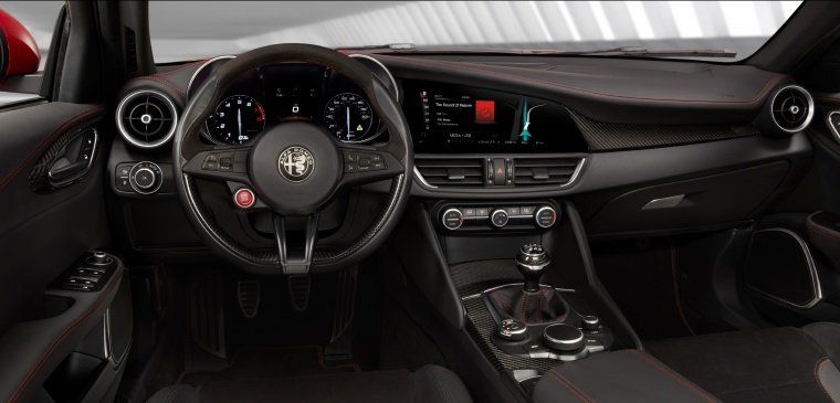 2017 Alfa Romeo Giulia Quadrifoglio Cockpit Picture