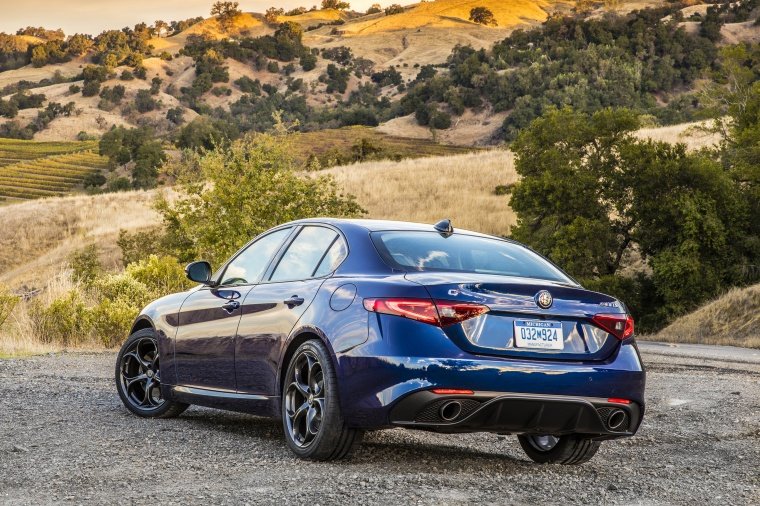 2017 Alfa Romeo Giulia AWD Picture