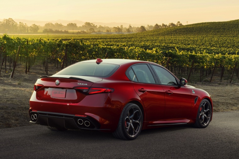 2017 Alfa Romeo Giulia Quadrifoglio Picture