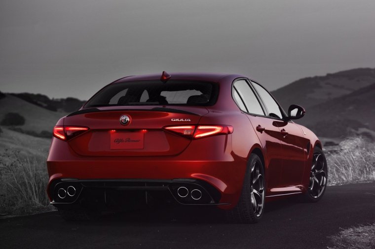 2018 Alfa Romeo Giulia Quadrifoglio Picture
