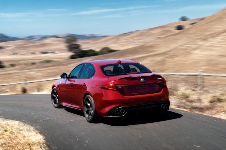2018 Alfa Romeo Giulia Quadrifoglio Picture