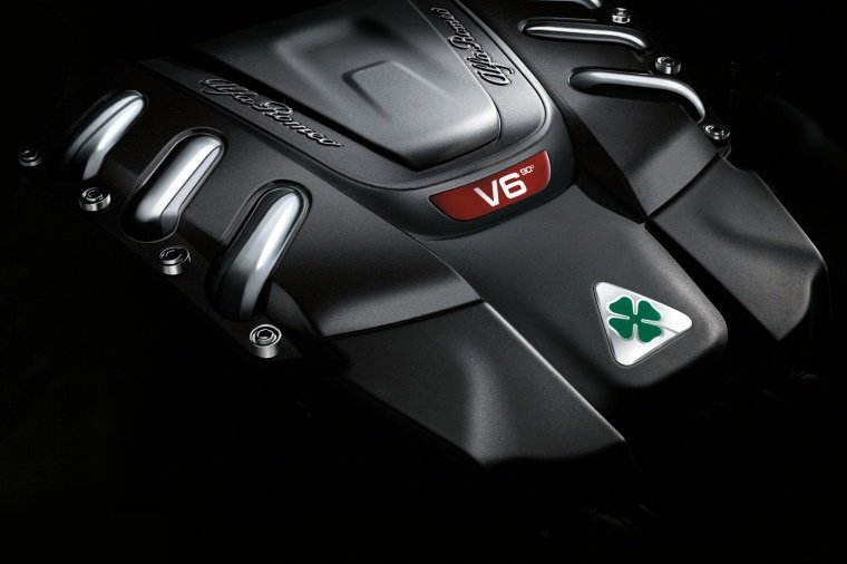 2018 Alfa Romeo Giulia Quadrifoglio 2.9-liter twin-turbocharged V6 Engine Picture