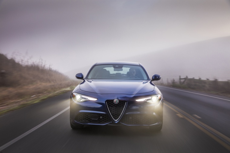 2018 Alfa Romeo Giulia AWD Picture