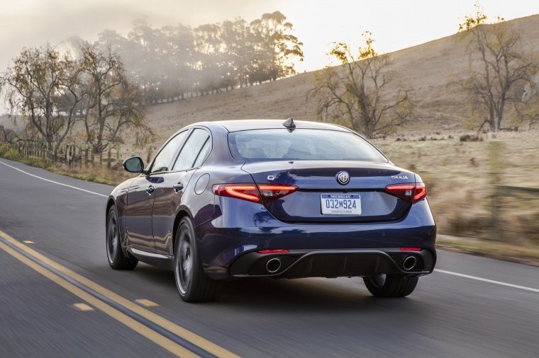 2018 Alfa Romeo Giulia AWD Picture