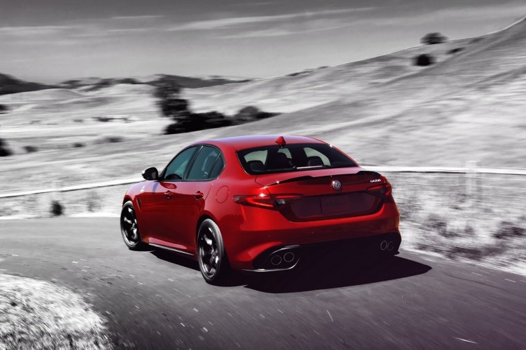 2018 Alfa Romeo Giulia Quadrifoglio Picture
