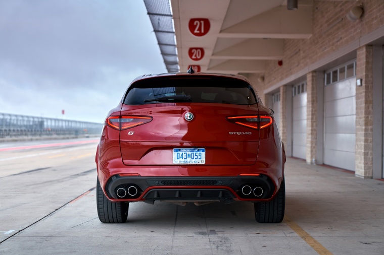 2018 Alfa Romeo Stelvio Quadrifoglio AWD Picture