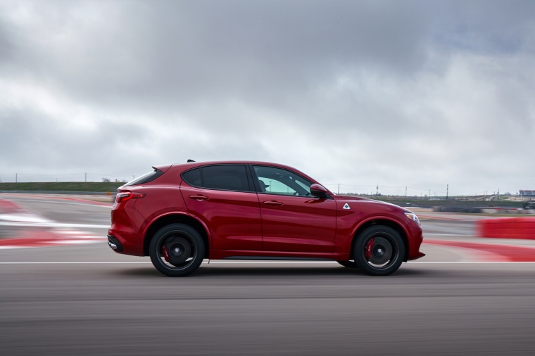 2018 Alfa Romeo Stelvio Quadrifoglio AWD Picture