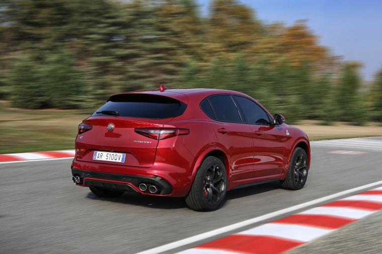 2018 Alfa Romeo Stelvio Quadrifoglio AWD Picture