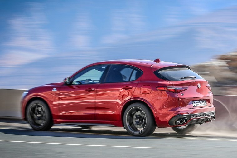 2018 Alfa Romeo Stelvio Quadrifoglio AWD Picture