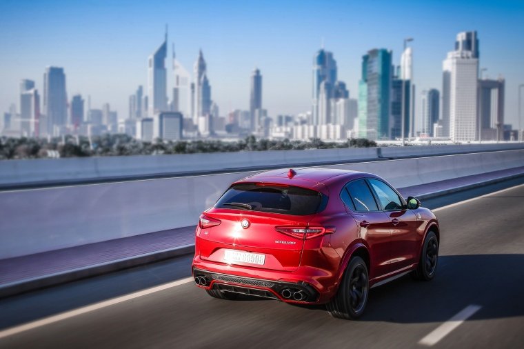 2018 Alfa Romeo Stelvio Quadrifoglio AWD Picture