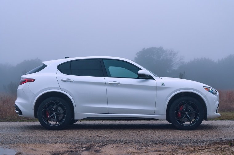 2018 Alfa Romeo Stelvio Quadrifoglio AWD Picture
