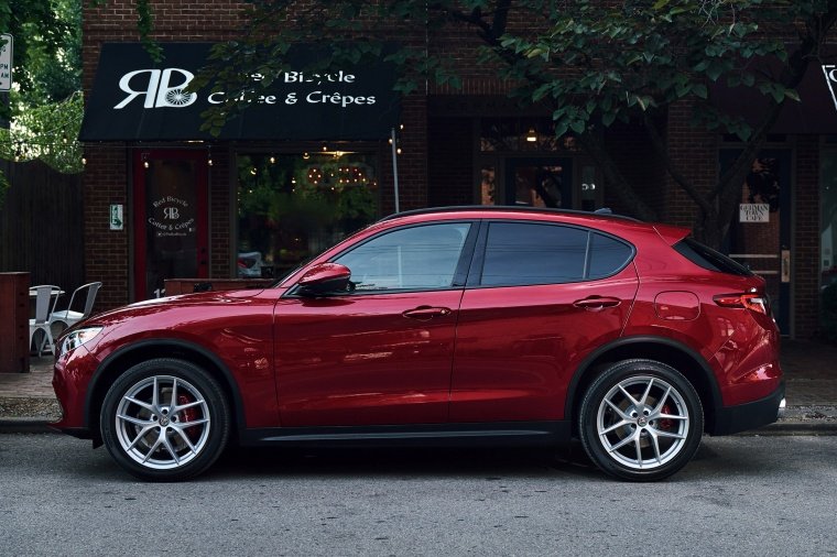 2018 Alfa Romeo Stelvio Ti Sport AWD Picture