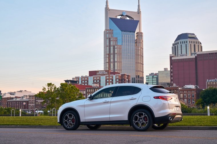 2018 Alfa Romeo Stelvio Ti Lusso AWD Picture