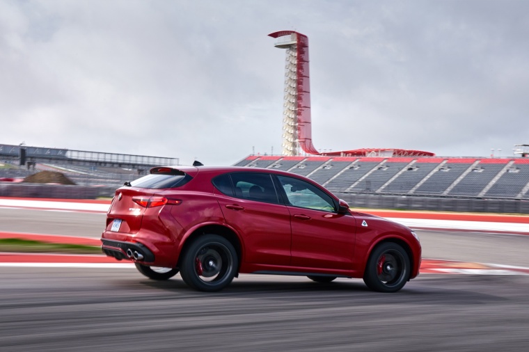 2018 Alfa Romeo Stelvio Quadrifoglio AWD Picture