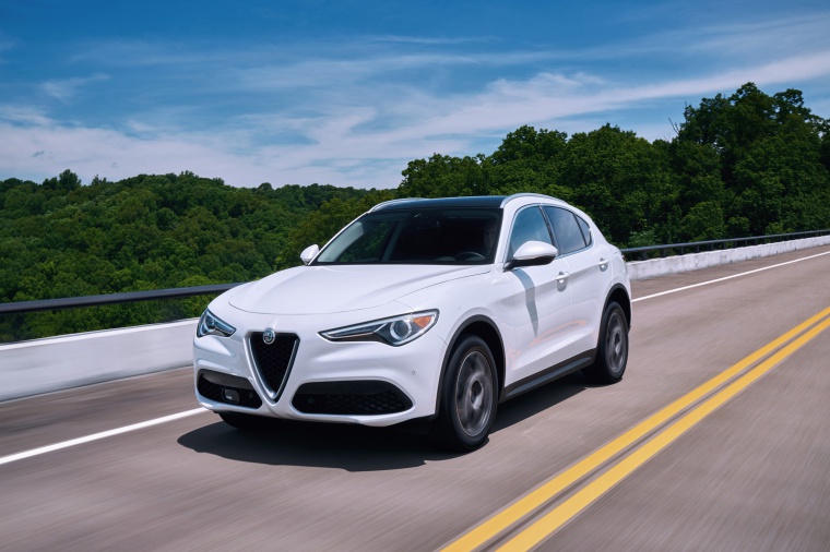 2019 Alfa Romeo Stelvio Ti Lusso AWD Picture