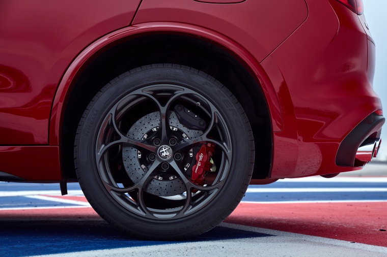 2020 Alfa Romeo Stelvio Quadrifoglio AWD Rim Picture