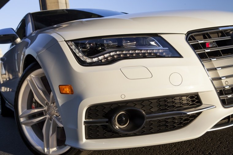 2013 Audi S7 Sportback 4.0T Prestige Headlight Picture