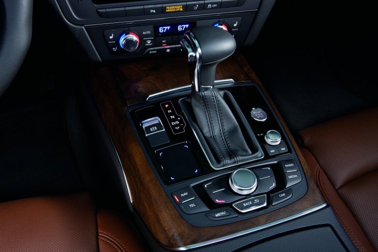 2015 Audi A7 Sportback 3.0T Premium Center Console Picture