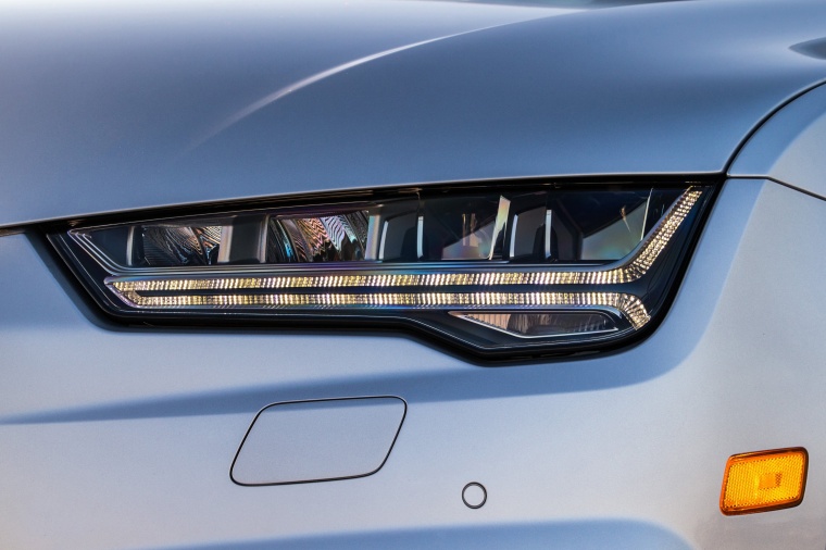 2017 Audi A7 Sportback Headlight Picture