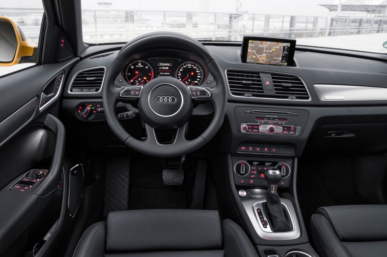 2016 Audi Q3 2.0T quattro Cockpit Picture